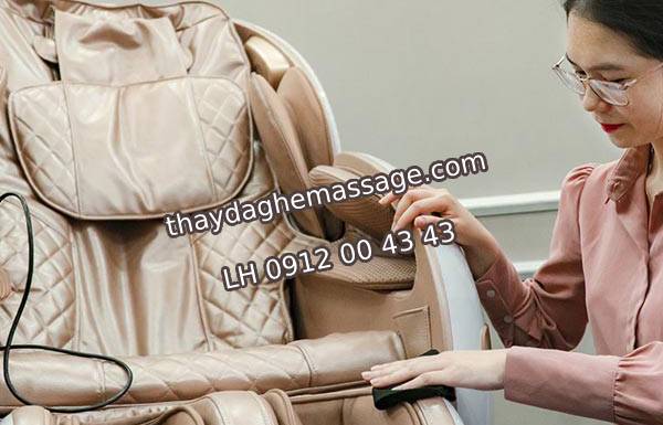 Thay da ghế massage khách hàng chê đắt bằng mua ghế mới